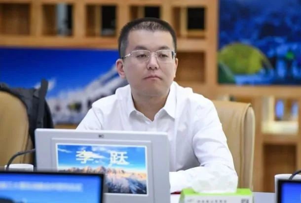 » 1. 成都都江堰“80后”市委常委被立案审查：参加调度会用手机拍照，发给私人微信造成严重不良影响9月18日，成都市纪委监委通报了3起违反工作纪律典型案例