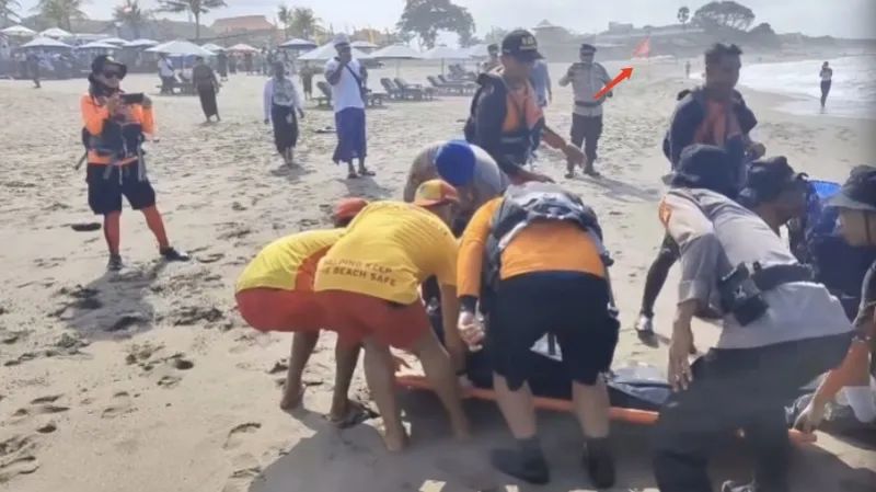» 17、网红仲尼在印尼巴厘岛溺亡11月9日上午，中国驻登巴萨总领馆工作人员向南都记者确认日前在巴厘岛一海滩溺亡的男子是中国公民黄小沣