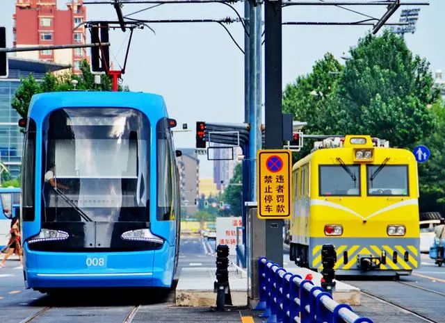 » 8. 沈阳浑南有轨电车拖欠工资 年均运营收支缺口超1亿元6月14日，沈阳市浑南区在人民网“领导留言板”的一则回应显示，浑南区有轨电车相关公司目前面临资金紧张问题，遇到暂时性的经营困难，因此员工工资将延后发放