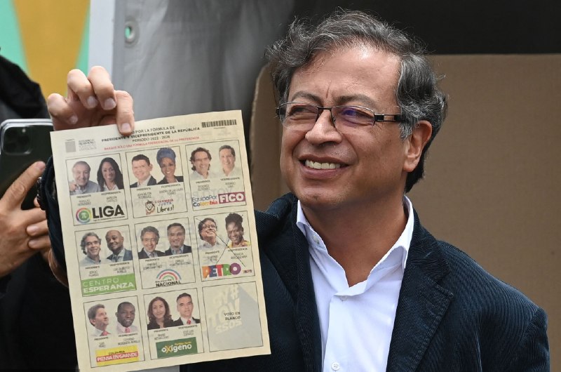 10. 哥伦比亚选出首位左翼总统：曾是游击队领导人 后当选首都市长当地时间6月19日，哥伦比亚举行2022年总统选举第二轮投票