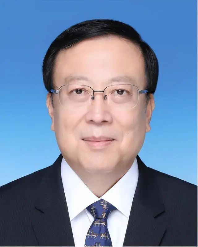 10. 北大书记、校长同日调整日前，中央批准：郝平同志任北京大学党委书记，不再担任北京大学校长职务；龚旗煌同志任北京大学校长（副部长级）、党委副书记；邱水平同志不再担任北京大学党委书记职务，另有任用