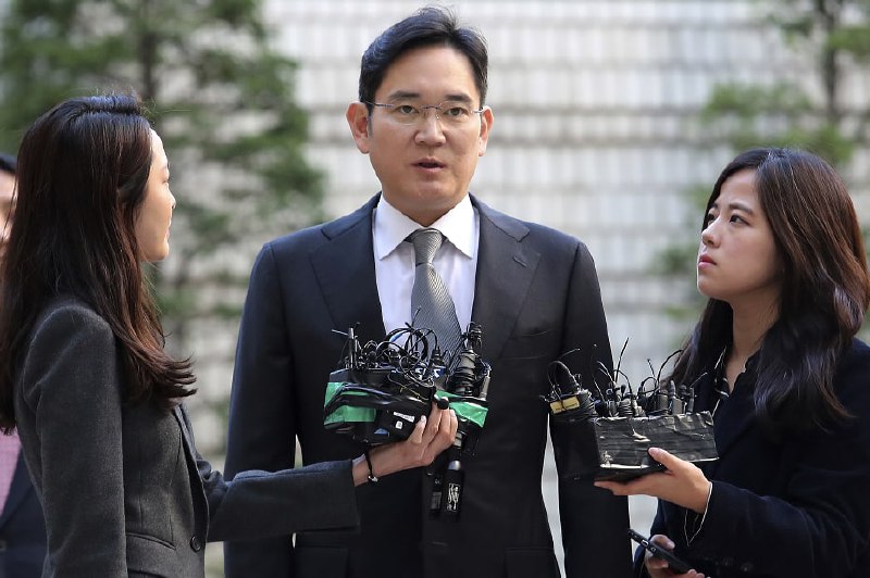 » 7. 李在镕正式就任三星电子会长，已担任10年副会长10月27日，李在镕正式就任三星电子会长，此前已担任10年副会长