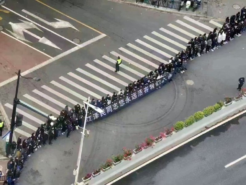 » 学长一路走好前国家主席江泽民昨天中午在上海逝世