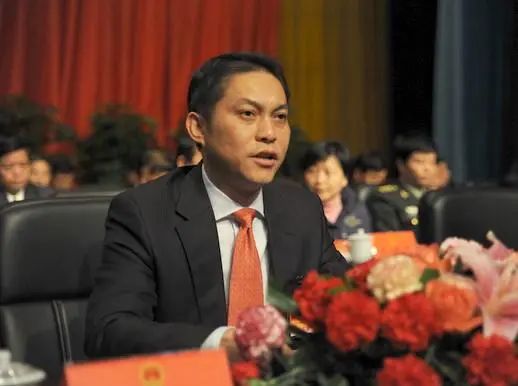» 1. 诬陷上级判无期，举报300人得减刑中国裁判文书网近日公开的一份刑事裁定书透露，被判无期的江西于都县原县委书记胡健勇获减刑