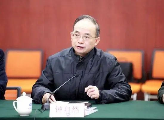 » 4. 中国地质调查局局长被捕 涉嫌故意泄露国家秘密自然资源部原党组成员，中国地质调查局原党组书记、局长钟自然涉嫌受贿、故意泄露国家秘密一案，由国家监察委员会调查终结，移送检察机关审查起诉
