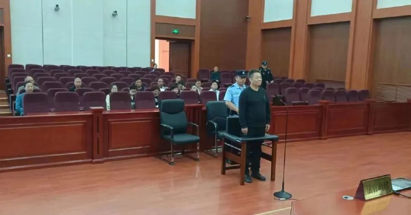 » 7. 青海百亿国企原总裁董事长同日领刑：拉帮结派，受贿时间高度重合9月15日，海东中院分别公开开庭宣判青海盐湖工业股份有限公司原党委副书记、总裁谢康民受贿案和青海盐湖工业股份有限公司原党委书记、董事长王兴富受贿案，一审分别领刑11年和11年半