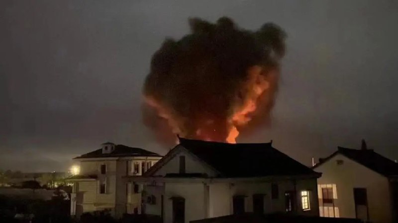 » 9. 浙江海宁一工棚发生爆燃致5人死亡，现场火光冲天6月1日，据嘉兴海宁市政府新闻办公室通报，1日0时01分，黄湾镇闸口村一临时工棚发生一起爆燃事故，造成5人死亡