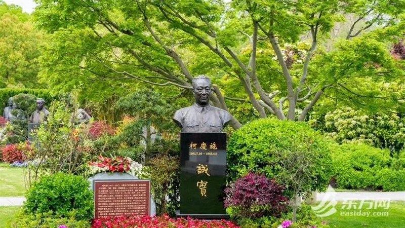 » 12. 柯庆施纪念像在沪落成揭幕近日，政治局原委员、国务院原副总理柯庆施纪念像在上海福寿园落成