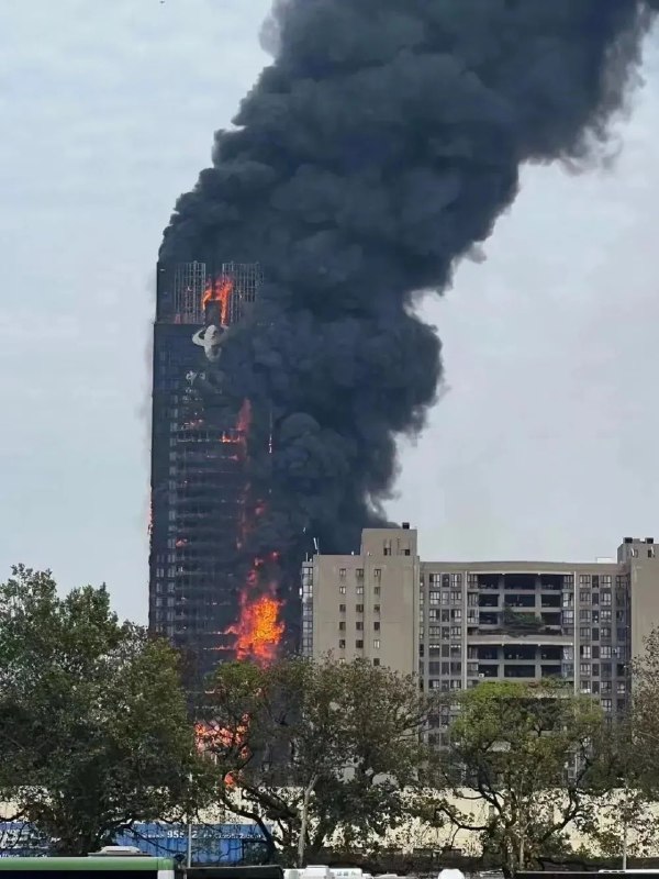 » 6. 湖南长沙一电信大厦大楼发生火灾9月16日下午，位于湖南省长沙市芙蓉区的中国电信大楼发生火灾，网传视频显示，现场浓烟滚滚，有带火物品坠落，数十层楼体燃烧剧烈