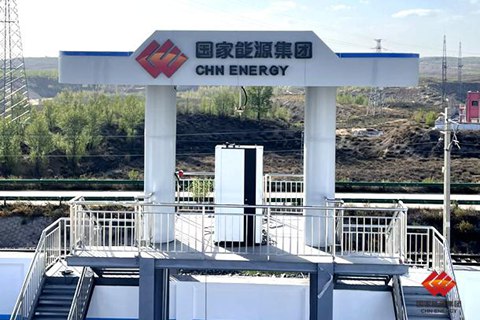 12. 铁路尝试应用氢能 国内首个重载铁路加氢站建成该项目位于内蒙古鄂尔多斯新朔铁路海勒斯壕南站，由国家能源集团氢能专业化公司国华投资公司建设，今年4月30日完工，将为新朔铁路作业机车供应氢能