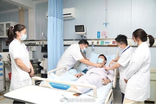 » 4、河北保定一男子为幼子买奶粉持刀闯卡警方：罚款100元，孩子奶粉问题已妥善解决近日，网传河北保定一男子疫情期间为幼子买奶粉持刀闯卡，引发关注
