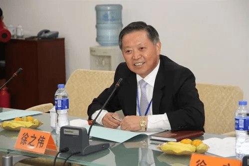 » 12. 隆力奇董事长被曝取保候审：涉嫌非法集资，集团今年被执行股权1.7亿元据21世纪经济报道消息称，江苏日化龙头企业隆力奇董事长徐之伟被曝出涉嫌非法集资被苏州市警方取保候审