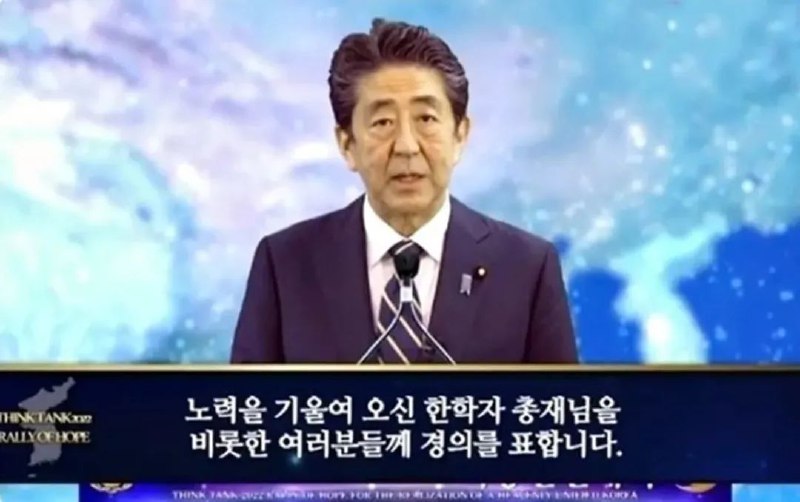 10. “统一教”日本分支证实：刺杀安倍枪手的母亲是其信徒据日本《每日新闻》11日报道，起源于韩国的“世界和平统一家庭联合会”（又称“统一教”）的日本分部负责人田中富广当天在东京召开记者会，承认日本前首相在“友好团体”主办的活动上发表寄语，并称安倍对所谓“世界和平运动”表示“赞赏”