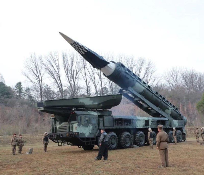 » 6、朝鲜宣布试射高超音速导弹 金正恩亲自指导朝中社3日报道，朝鲜2日首次成功试射“火星炮-16B”新型中远程固体燃料弹道导弹，该导弹搭载新研发的高超音速滑翔飞行战斗部