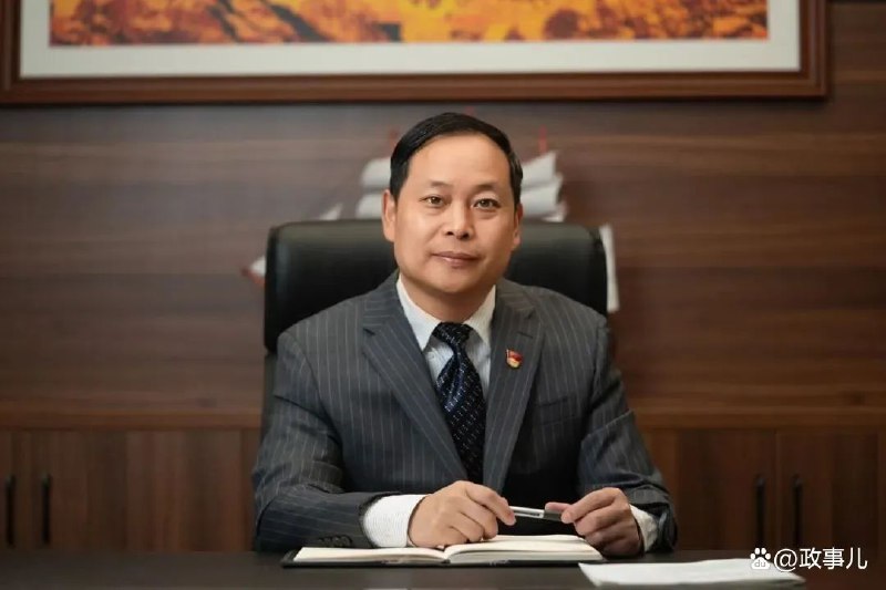 » 4. 云南省投资控股副总裁上午参加全省警示大会，下午主动投案2月17日上午，云南省召开“清廉云南建设暨全省正风肃纪警示大会”
