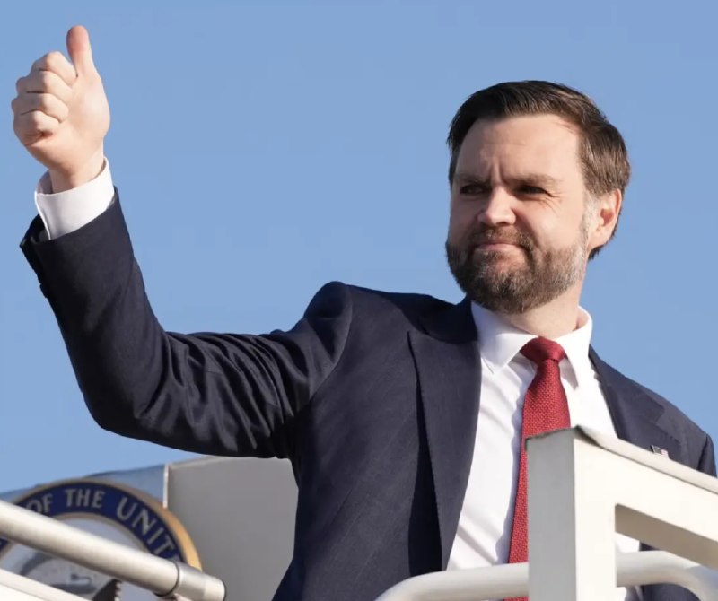 » 4、美国和伊朗谈判结束 没有共识  后续时间不明在巴基斯坦首都伊斯兰堡进行21个小时的昼夜长谈后，美国副总统万斯当地时间12日宣布，美方尚未与伊朗达成共识