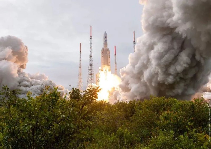 » 9. 历经11年、耗资17亿美元，欧空局木星冰卫星探测器JUICE发射成功欧空局“木星冰卫星探测器（JUICE）”当地时间14日搭乘阿丽亚娜5型火箭从法属圭亚那库鲁航天中心发射升空，旨在探索木星及其3颗冰冷卫星的奥秘