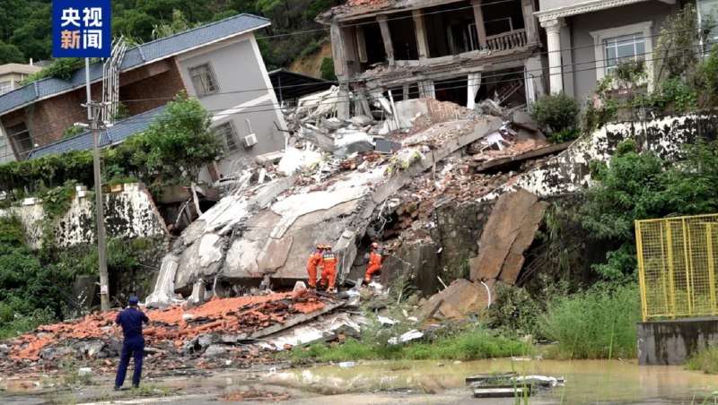» 5、 广州白云区山体滑坡  7人未救出广州市白云区应急局发布通报称，8月6日8时30分许，由于连日大雨造成山体滑坡，致大源街大源村黄庄片区有房屋受损
