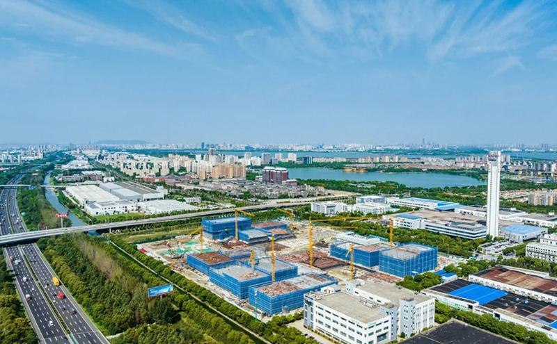» 4. 各地“工业上楼”正在加快今年9月底，苏州生物医药产业园六期首批（12号、14号）楼顺利封顶