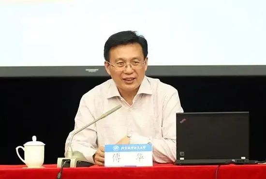 10. 吕岩松任新华社总编辑任命崔茂虎为国家宗教事务局局长；任命傅华为新华通讯社社长；而在中国驻南斯拉夫大使馆被炸的唯一幸存媒体人吕岩松，则接任总编辑