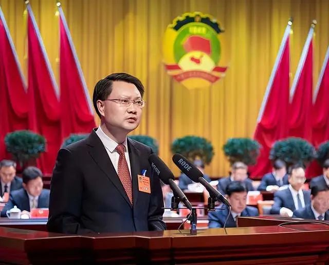 » 11. 副市长戴副局长被“建议免职” 有哪些纪法依据？1月12日晚间，网传“扬州市有关领导干部生活作风问题”调查结果出炉