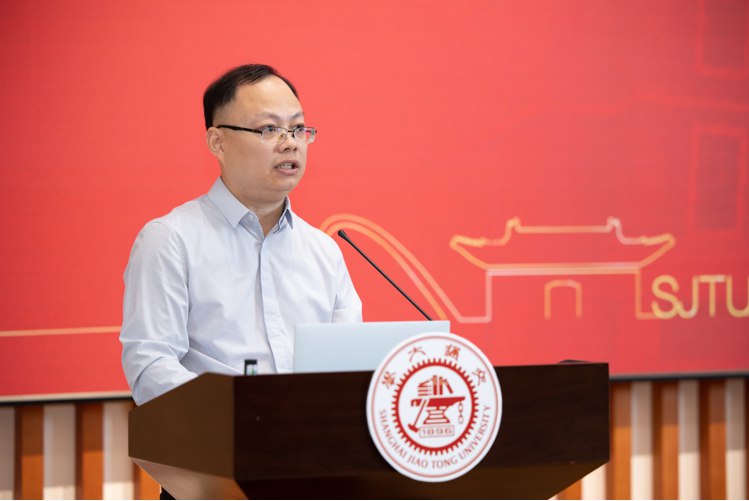 » 4. 上海交大任命80后副校长 之前的80后只管思想政治上海交通大学官网近日更新后显示，出生于1981年10月的刘卫东，已任上海交通大学党委常委、副校长