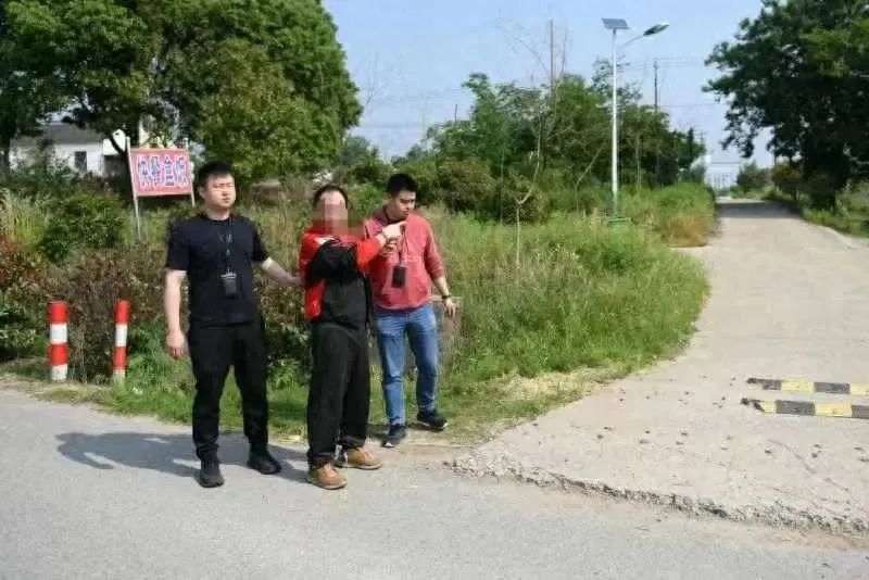 » 2. 安徽和县武校投毒案致130人中毒7人死亡 两凶手潜逃26年后落网26年前，安徽马鞍山市和县一所武校内发生投毒案致七人死亡，该案将于今年11月1日在马鞍山中院开庭审理