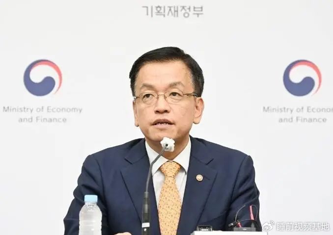 » 5、韩国国会通过代总统韩德洙弹劾案当地时间12月27日，韩国国会通过代总统韩德洙弹劾案