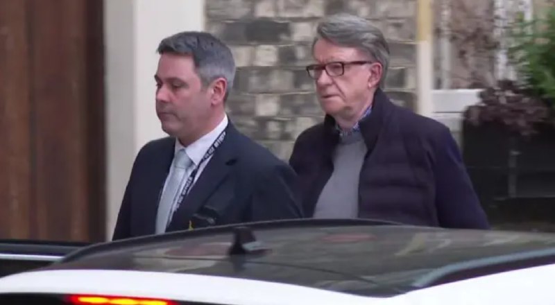 » 4、卷入爱泼斯坦案，英国前驻美大使被捕据英国伦敦警方23日发表的声明，牵涉爱泼斯坦案的英国前驻美国大使彼得·曼德尔森因涉嫌“公职人员行为不当”，于当天被逮捕