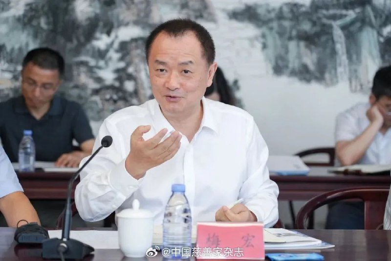 » 8、曹德旺投资百亿的大学，决定聘请计算机专家梅宏院士任校长8月9日，福耀科技大学（筹）第一届理事会第一次会议在福州市河仁慈善基金会24楼会议室召开，曹德旺先生参加并主持会议