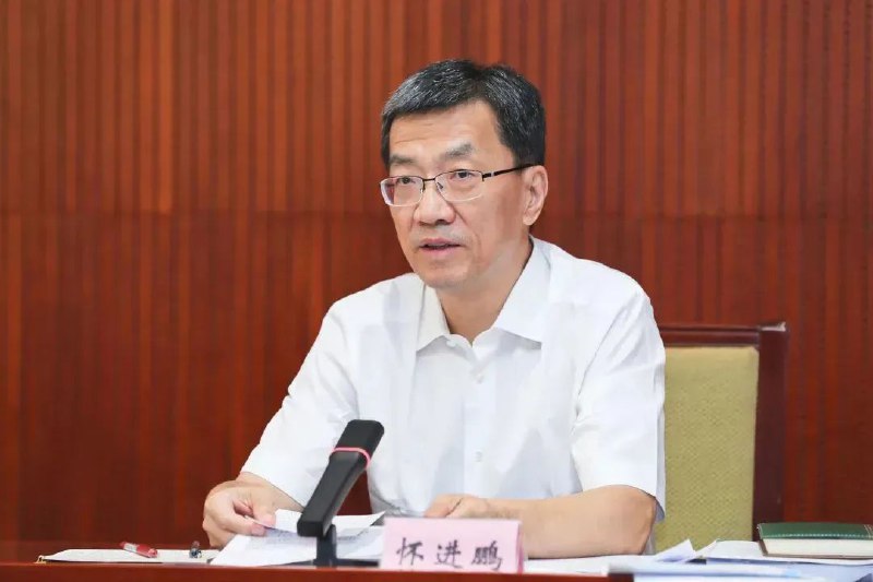 » 2. 教育部部长到高校调研：严格防范就业数据失真23日，教育部党组书记、部长怀进鹏赴内蒙古调研高校毕业生就业工作，深入内蒙古大学、内蒙古农业大学了解有关情况，并主持召开高校毕业生就业工作座谈会