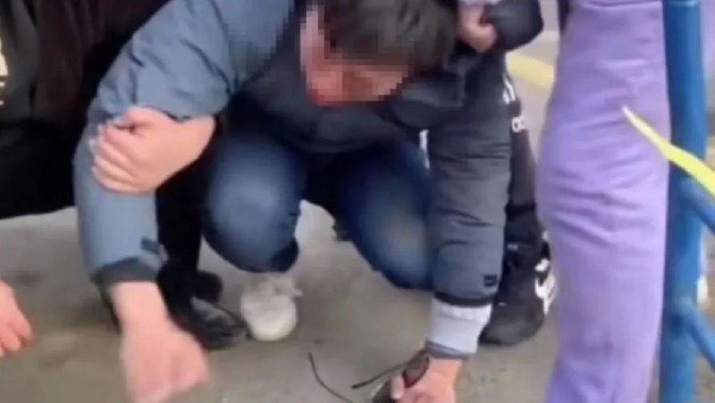 » 11. 苏州动物保护组织非法拘禁猫贩 多人被警方调查据苏州市吴中区融媒体中心官微消息，近日，网传“苏州动物保护组织拘禁一名猫贩，并对其采取暴力殴打、强令下跪等方式进行‘拘禁审讯’”，相关视频在网络传播引发关注