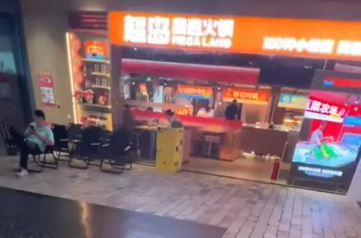 » 6. 巴奴集团承认用鸭肉冒充羊肉：有消费记录赔1000元9月7日，巴奴集团通报“子品牌超岛火锅羊肉卷成分问题”事件，称最新报告结果显示，羊肉卷确实含有鸭肉成分