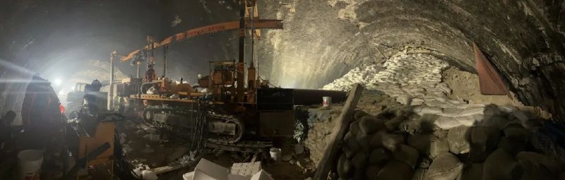 » 13. 云南临沧一在建隧道塌方：47小时紧急救援，被困7人全获救4月11日4时20分许，云南省临沧市双江县在建临双高速天生桥隧道出口左洞发生塌方，造成7人被困