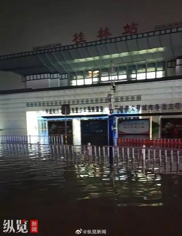 » 3. 漓江水倒灌桂林市区受上游持续强降雨影响，广西桂林漓江全线水位出现持续上涨