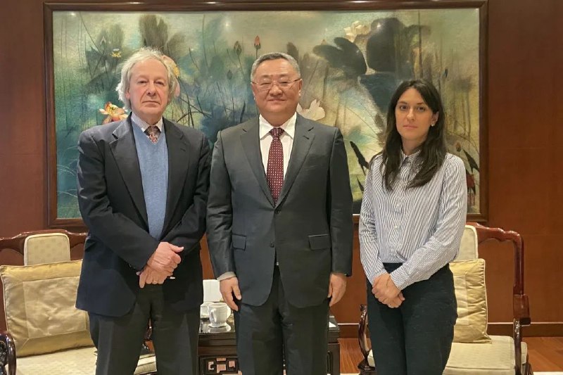 » 6. 中国驻欧盟大使接受《金融时报》专访：反对将光刻机出口管制由荷兰上升至欧盟层面FT：您提到出口管制，美国的出口管制，以及荷兰最近也宣布了措施，您预计中国将对荷兰在半导体制造设备方面的措施做出何种反应？傅聪：实际上，谈判仍在进行中