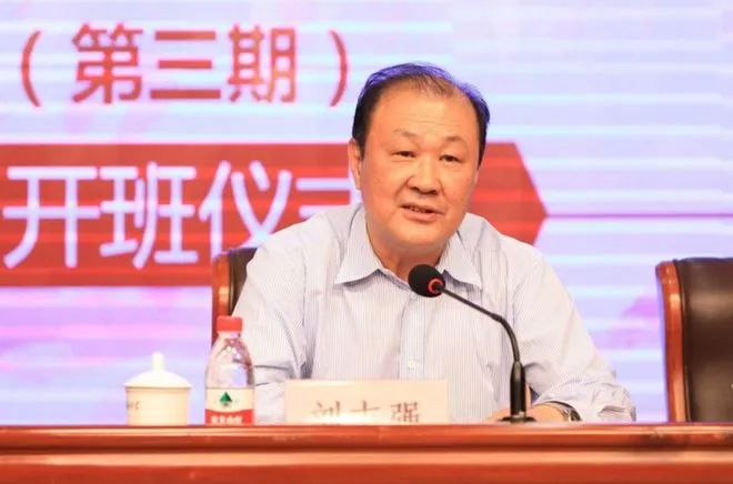 » 7. 司法部副部长刘志强退休一年倒台4月30日，中央纪委国家监委发布消息，司法部原党组成员、副部长刘志强涉嫌严重违纪违法，目前正接受中央纪委国家监委纪律审查和监察调查