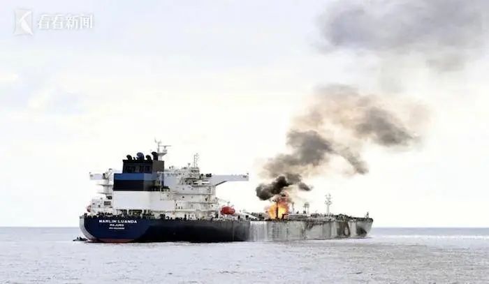 » 5. 英国船装俄国油，被胡塞武装导弹击中 印度海军来救船员据《印度时报》27日报道，26日，一艘英国油轮“马林·罗安达”号在亚丁湾被也门胡塞武装的导弹击中
