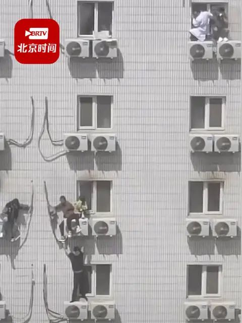 » 3. 北京长峰医院住院部东楼发生火情 21人死亡2023年4月18日12时57分，丰台区消防救援支队接警:北京长峰医院住院部东楼发生火情