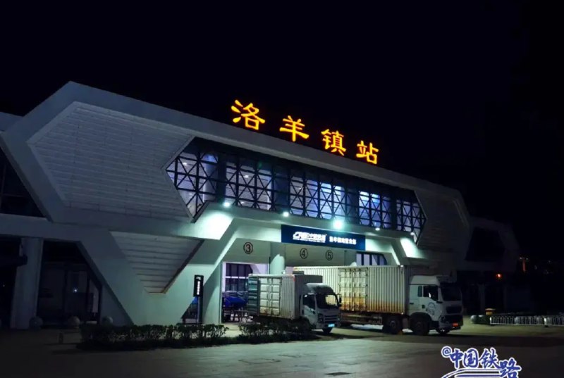 » 7、昆明铁路施工事故 试验高铁至少撞死11名工人据央视新闻报道，11月27日凌晨，检测地震设备的55537次试验列车在正常通过昆明洛羊镇站内曲线处时，与进入线路的施工作业人员发生碰撞，造成11人死亡、2人受伤