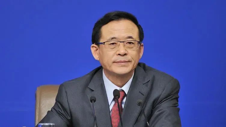 » 1、从正部级降为一级调研员，证监会原主席刘士余出任央行总行参事7月8日，网传证监会原主席刘士余以“中国人民银行总行参事”的身份在企业调研