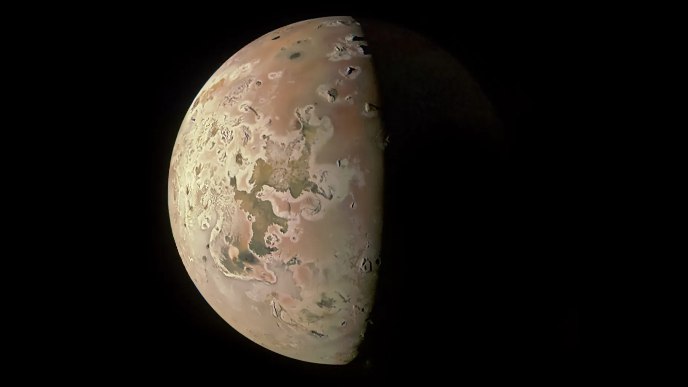 » 8. 木星探测器“朱诺”距离1500公里飞越木星卫星木卫一美国航天局27日说，木星探测器“朱诺”将于12月30日近距离飞越木星卫星木卫一，届时可以对这颗以剧烈火山活动著称的星球进行高清观测