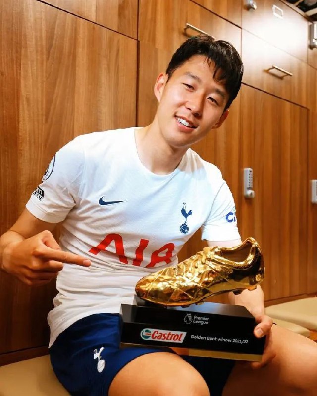 1. 孙兴慜成为首位拿下英超乃至欧洲五大联赛金靴的亚洲人 尹锡悦发贺电韩国总统尹锡悦23日向韩国足球名将孙兴慜发送贺电，祝贺他在英超拿下金靴奖