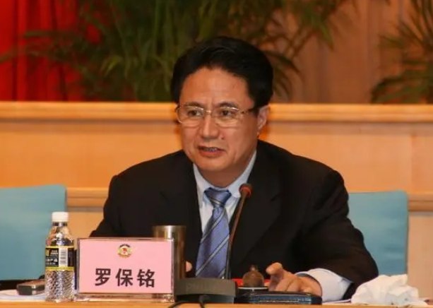 » 10. 海南省委原书记罗保铭主动投案7月25日，中央纪委国家监委网站发布消息，十三届全国人大华侨委员会副主任委员罗保铭涉嫌严重违纪违法，主动投案，目前正接受中央纪委国家监委纪律审查和监察调查