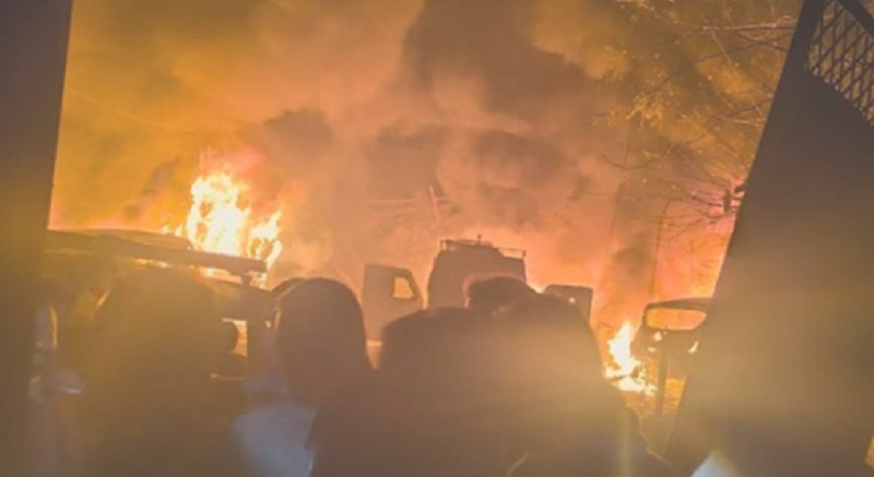» 3、 印控克什米尔地区一警察局发生爆炸，9死29伤据新德里电视台15日报道，当地时间11月14日晚，印控克什米尔地区一警察局内收缴的大量爆炸物发生爆炸，目前该事故已造成9人死亡、29人受伤