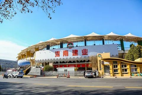 8. 河南建业引入国资战投接盘29%股份 胡葆森仍为第一大股东资金紧张局面持续超半年后，建业地产宣布引入河南国资作为战投