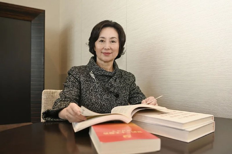 » 10、南航提名“赌王之女”何超琼为独董候选人7月13日晚间，中国南方航空股份有限公司发布公告称，中国南方航空股份有限公司第九届董事会以通讯方式召开临时会议，会议一致通过，提名何超琼为公司第九届董事会独立非执行董事候选人，并提交公司最近一次股东大会审议批准