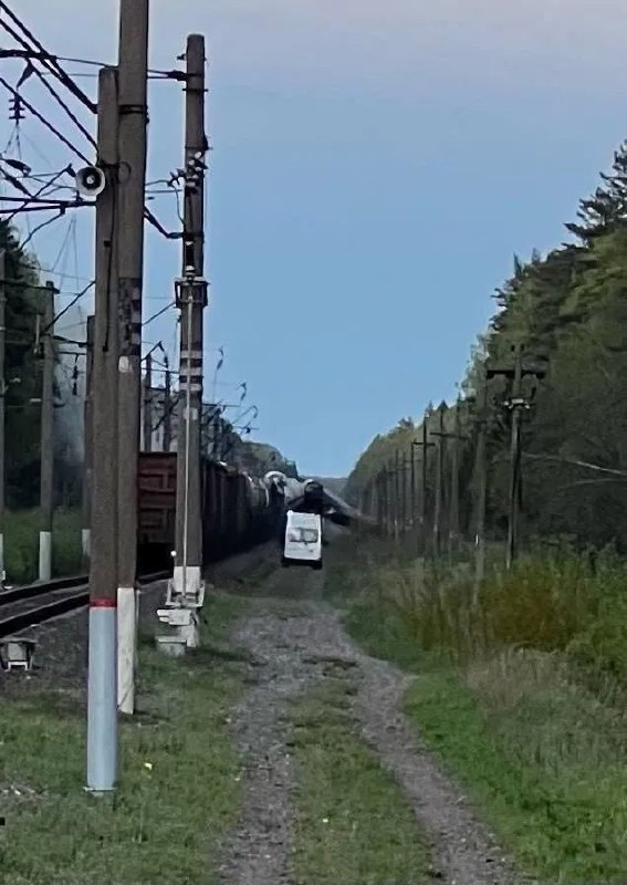 » 4. 本周第二起，俄铁轨爆炸列车脱轨当地时间5月2日，俄罗斯与乌克兰接壤的布良斯克州再次发生货运列车脱轨事件，这是本周以来发生的第二起
