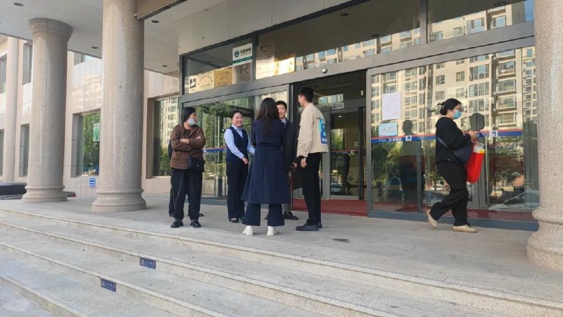 » 1、沧州银行遭遇储户集中取款 辟谣：没向恒大贷那么多随着中国恒大董事会主席许家印因涉嫌违法犯罪被依法采取强制措施，市场上流言四起，一份“恒大所欠银行贷款明细列表”在某平台传播
