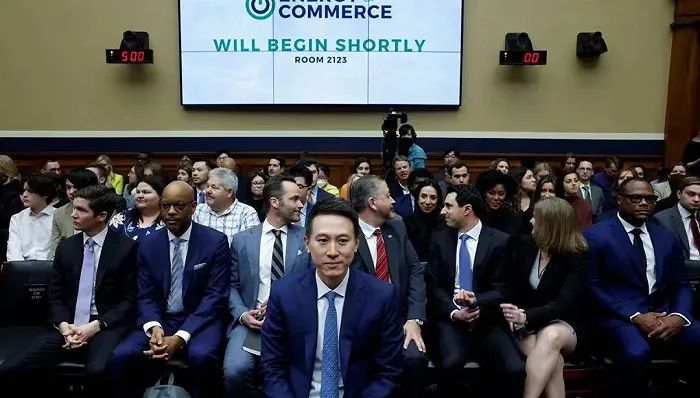 » 3. TikTok关键一搏  CEO 周受资出席美国会听证会北京时间3月23日晚间，TikTok CEO首次出席美国众议院能源与商务委员会听证会